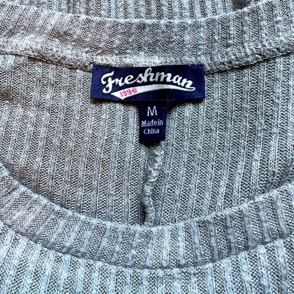FRESHMAN 1996 RIBBED LONG SLEEVE GRAY TOP. SIZE MEDIUM. - Picture 4 of 5